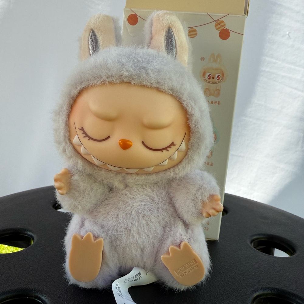 Pop Mart Labubu Plush Toy (Zizi) - Picture 7 of 8
